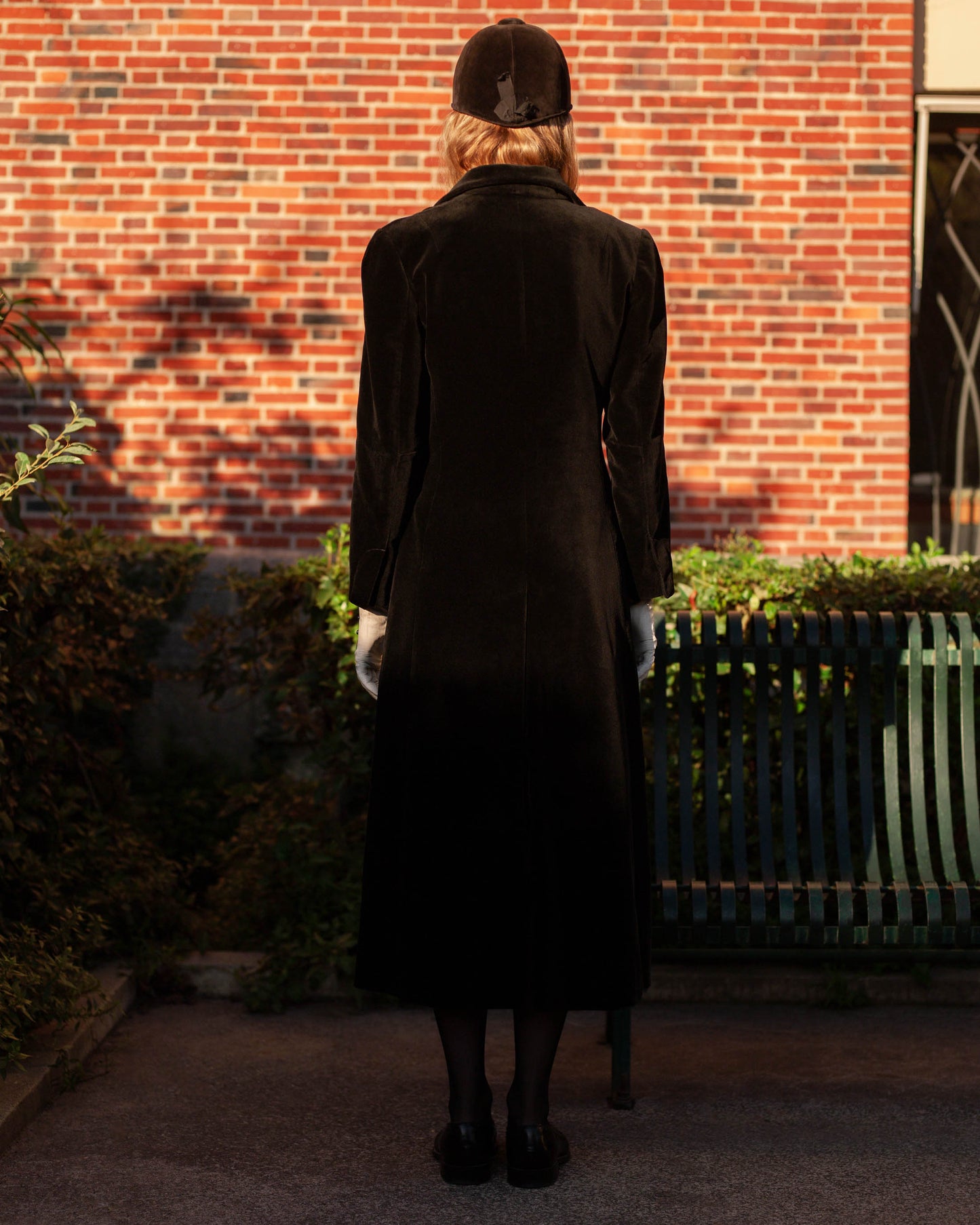 FALLON-coat-pacorabanne-black-velvet-1970s-vintage-women-luxury-clothing-rare-fashion-curated-art-collection00004
