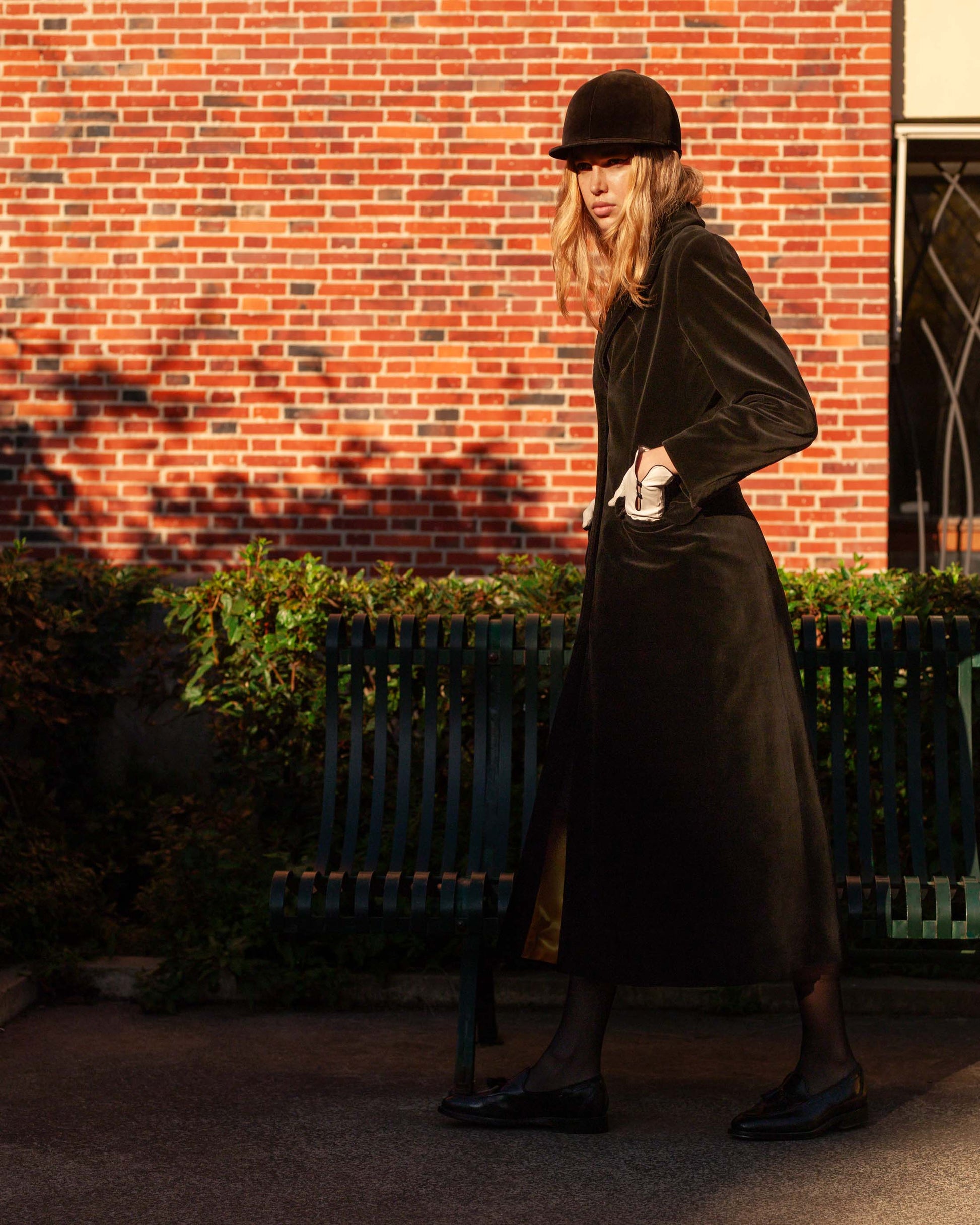 FALLON-coat-pacorabanne-black-velvet-1970s-vintage-women-luxury-clothing-rare-fashion-curated-art-collection00004