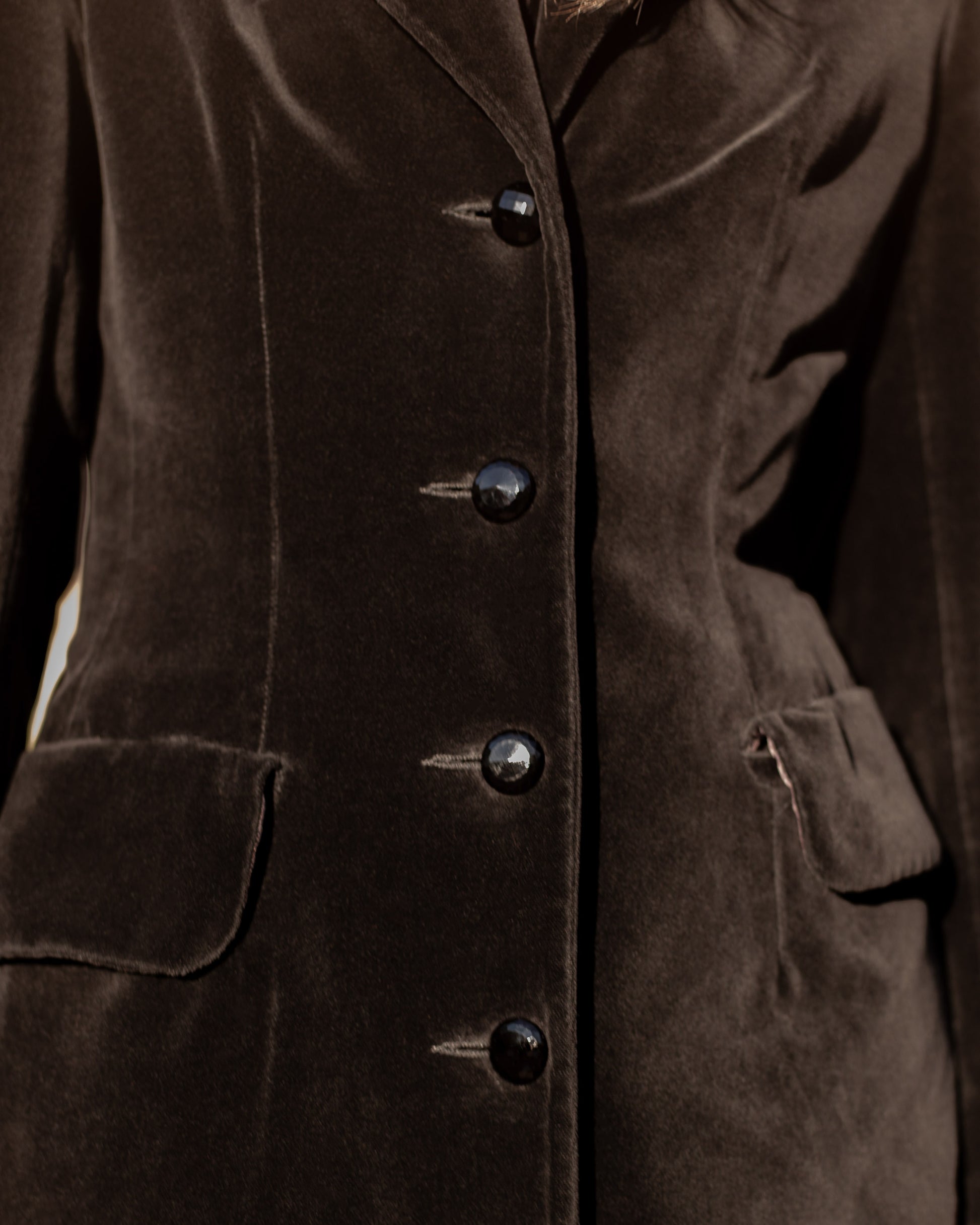 FALLON-coat-pacorabanne-black-velvet-1970s-vintage-women-luxury-clothing-rare-fashion-curated-art-collection00004
