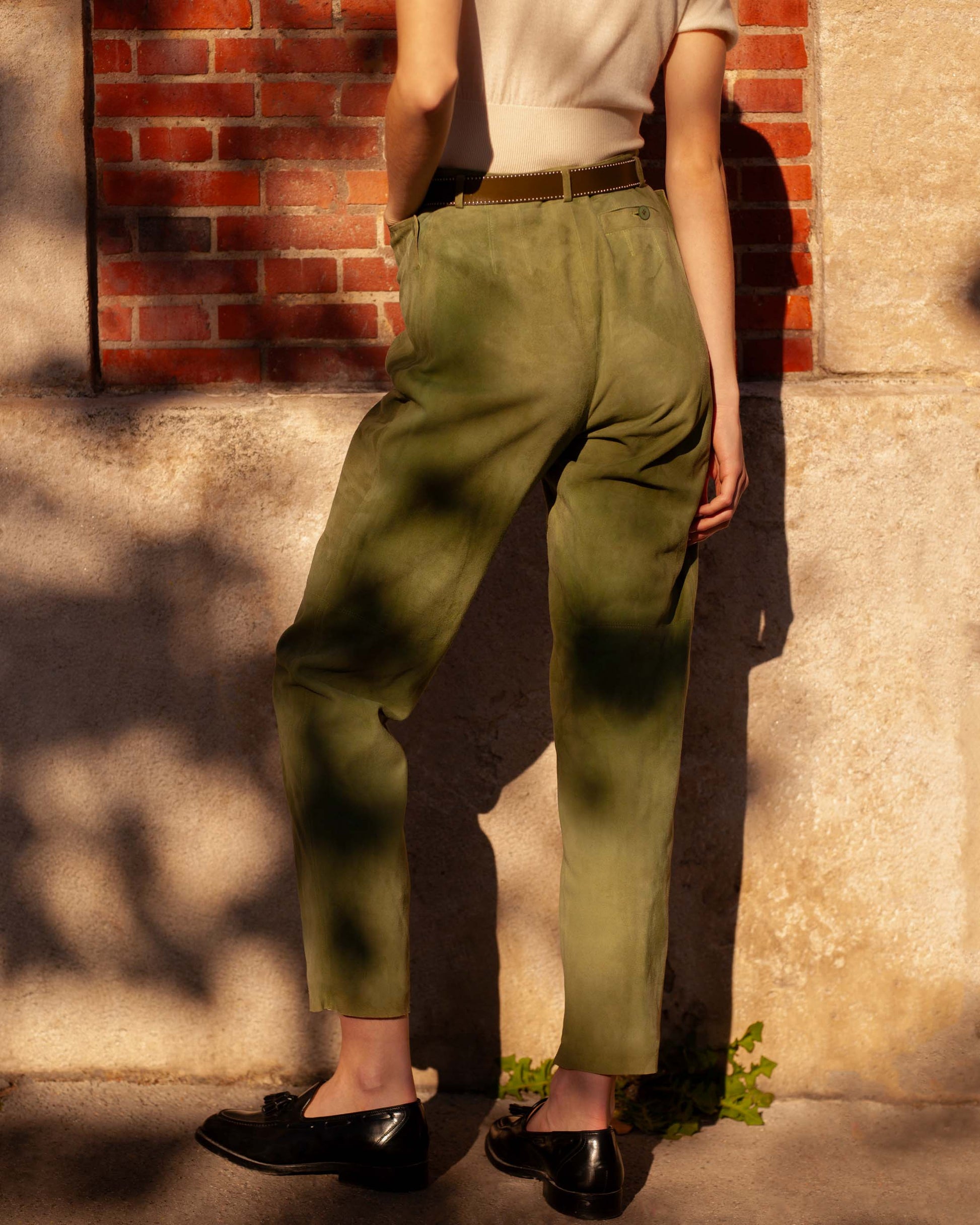 FALLON-trousers-ALAIA-kaki-green-leather-1990s-vintage-women-luxury-clothing-rare-fashion-curated-art-collection00002