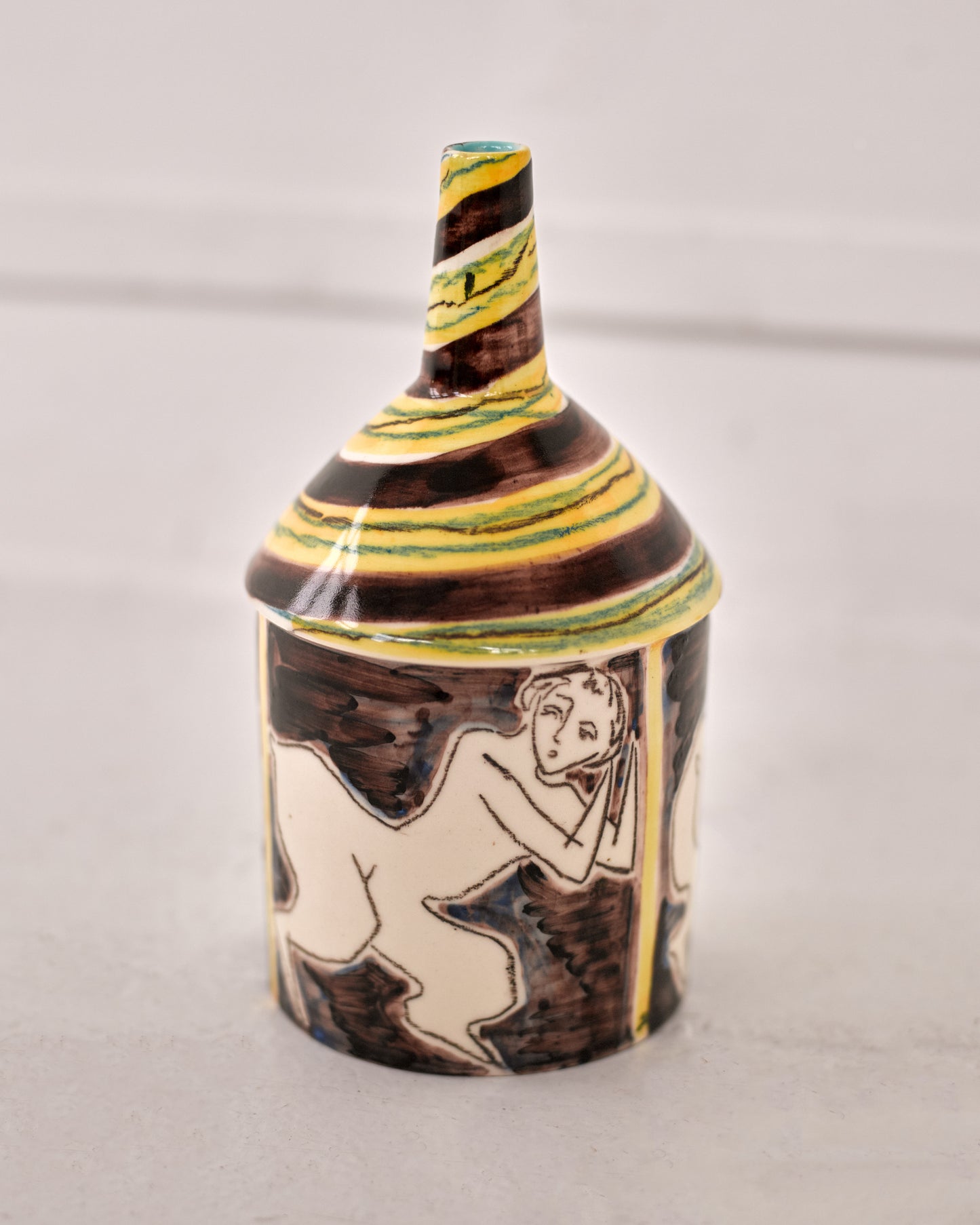 Vase Marcello Fantoni jaune en ceramique et Décor figuratif 