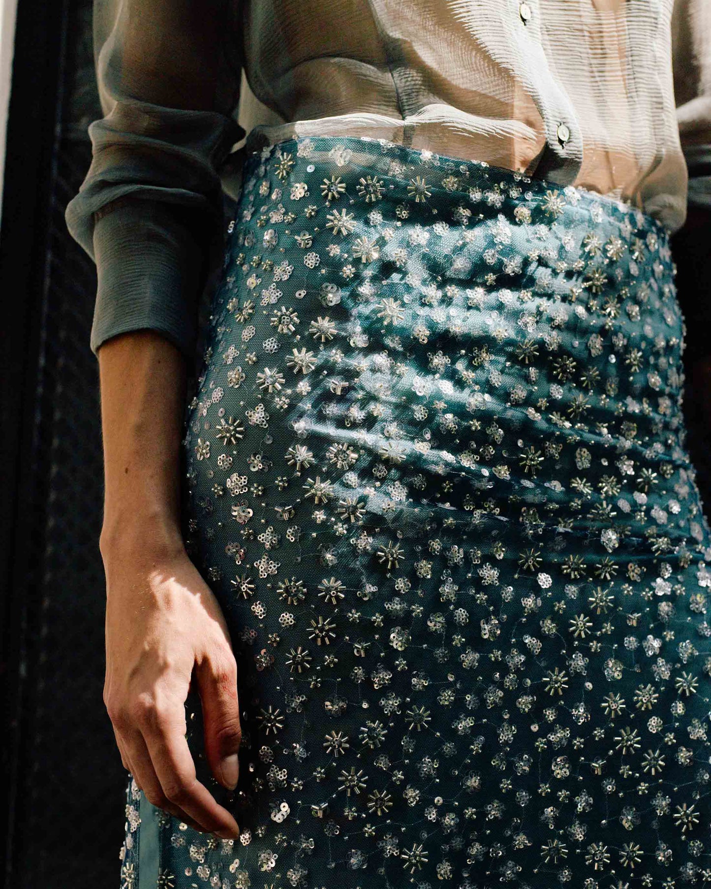 rescha-galaxy-embroidered-tulle-midi-skirt-blue-front00002