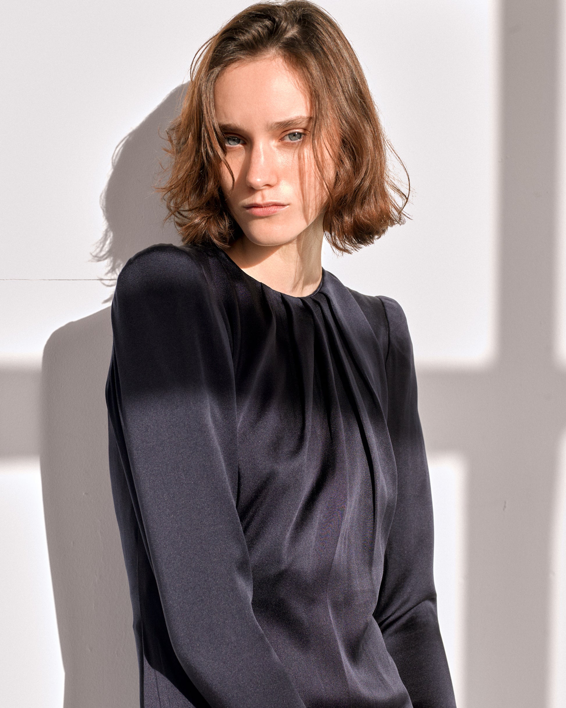 Robe givenchy couture en soie avec épaulettes