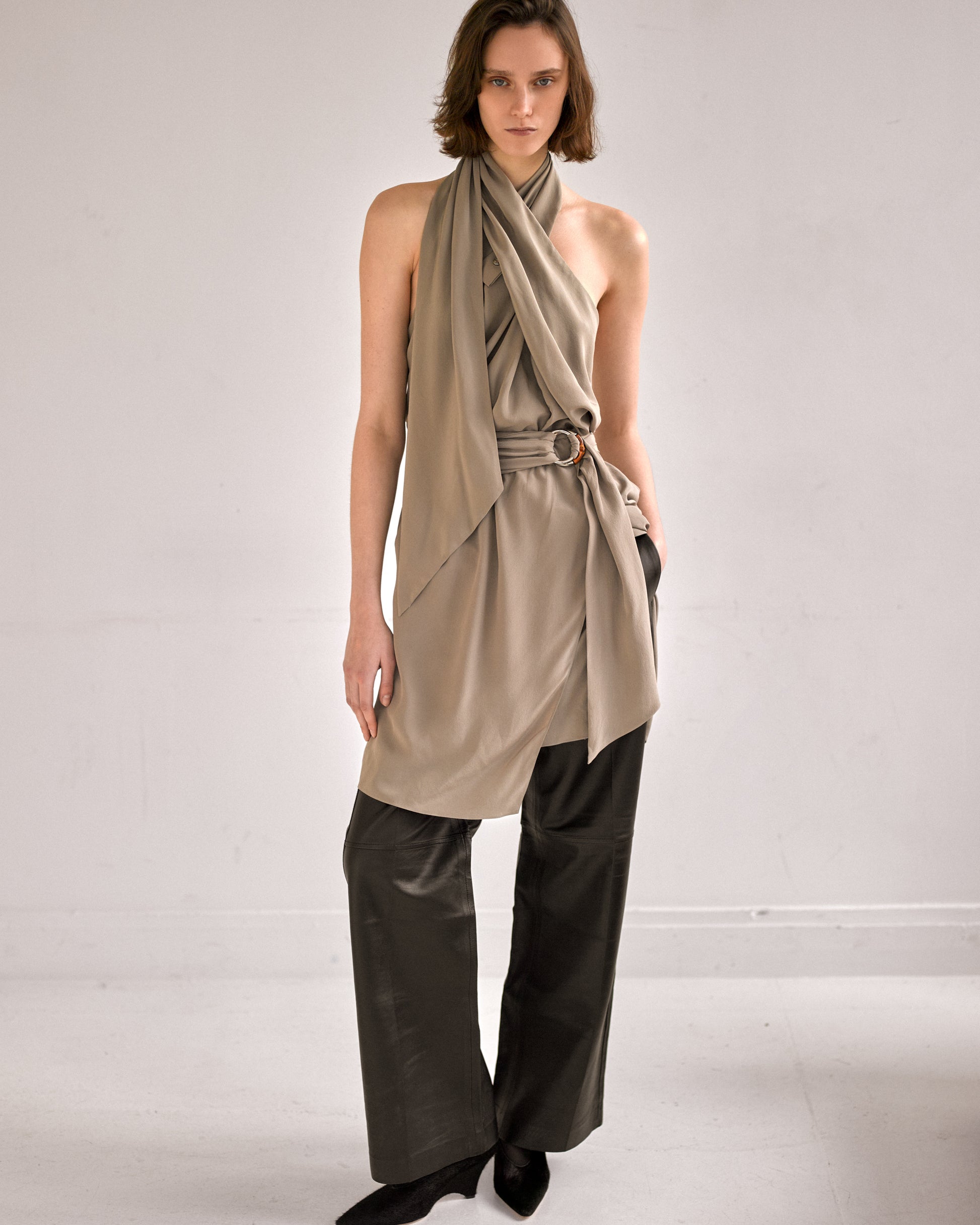 robe vintage gucci resort 2010 en soie grise 