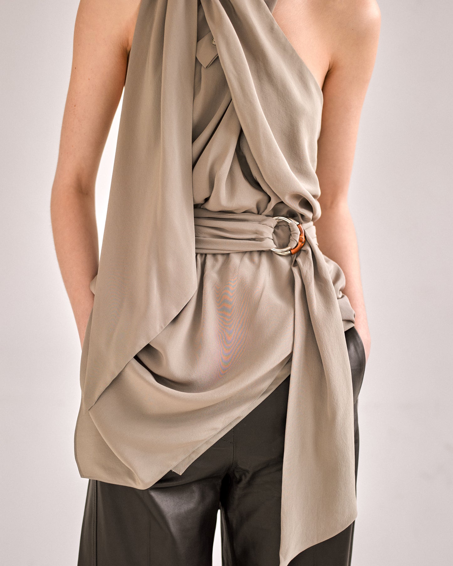 robe vintage gucci resort 2010 en soie grise 